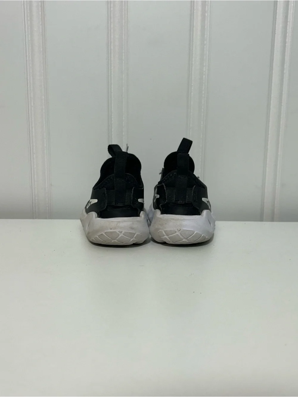 Nike flex runner Kids Black and White Slip-On Sneaker